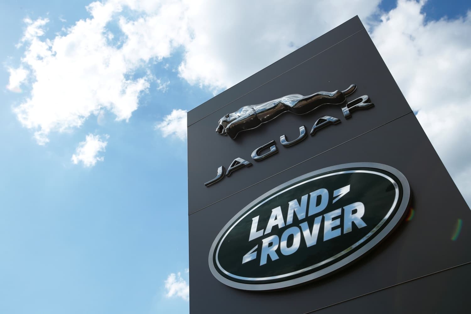 jaguar-land-rover-e-edilmis-kiberhucum-britaniya-iqtisadiyyatina-255-milyard-dollar-zerer-vurub