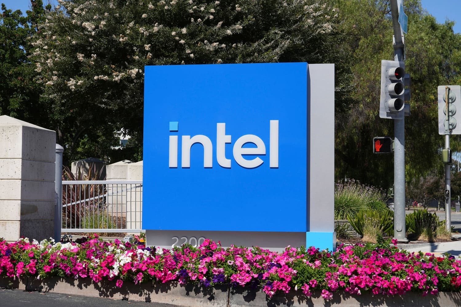 abs-hokumeti-intel-i-xilas-edir-sirket-qismen-dovlet-sirketine-cevrilir