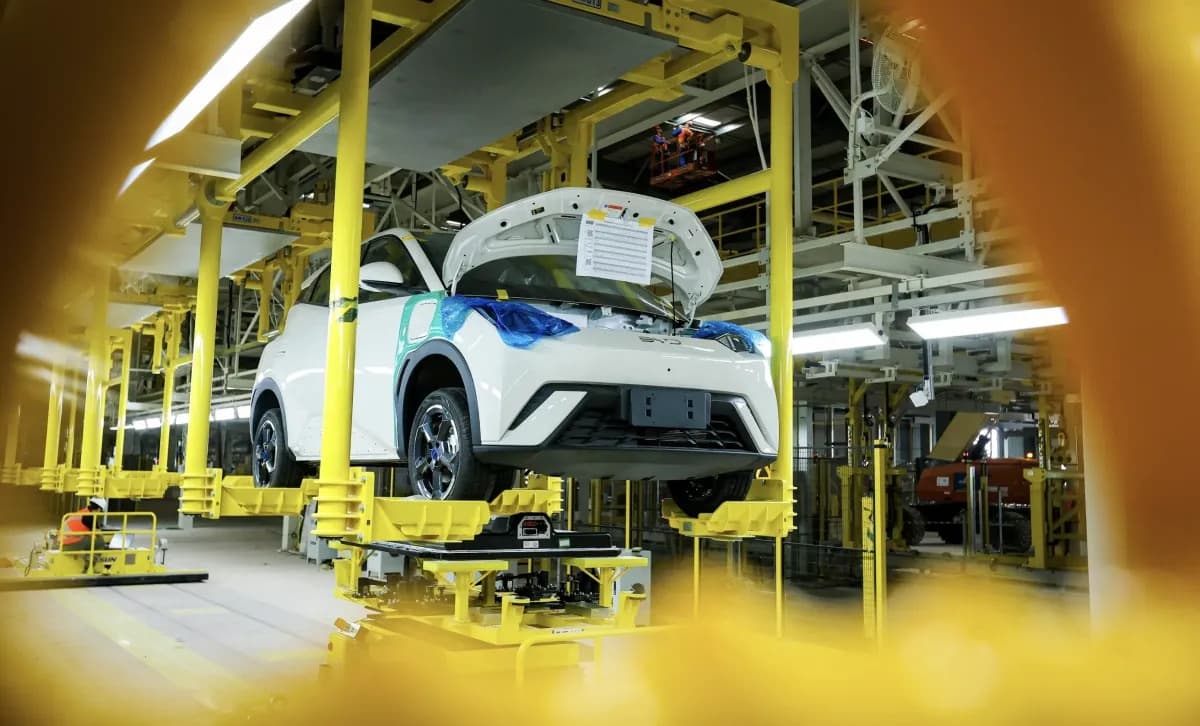 toyota-byd-nin-elektromobil-hazirlama-suretinden-heyrete-gelib