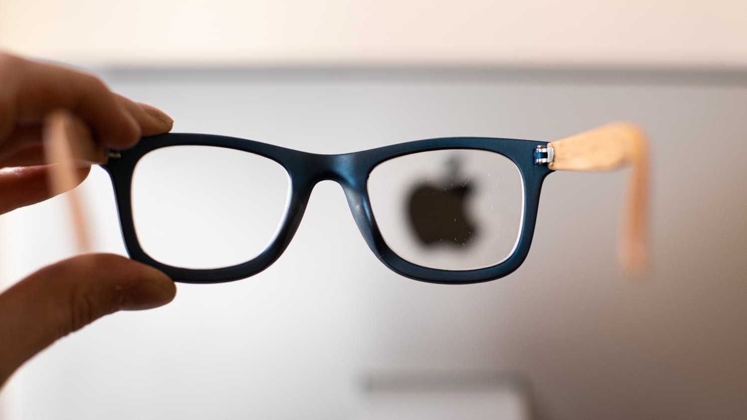 apple-ar-funksiyalara-sahib-olmayacaq-agilli-eynek-uzerinde-calisir
