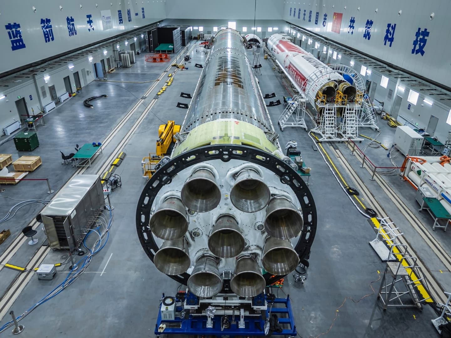 cinin-falcon-9-analoqu-ilk-yanma-sinaqlarindan-kecib