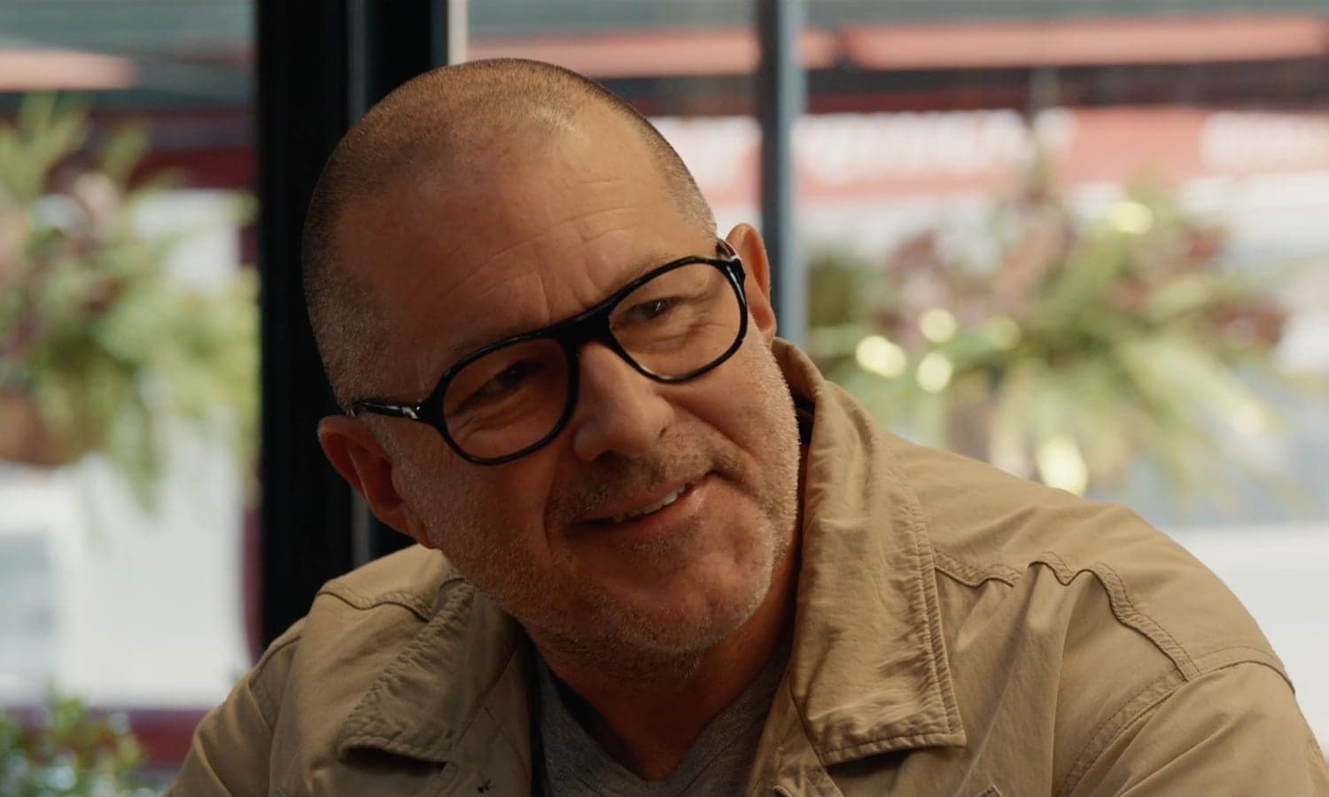 kecmis-apple-bas-dizayneri-openai-ucun-artiq-15-20-ferqli-suni-intellekt-cihazini-fikirlesib