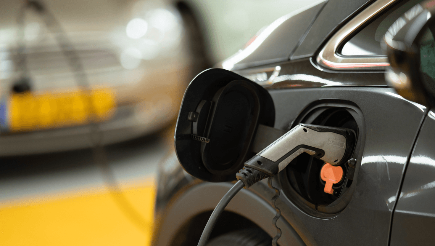 elektromobillerin-suretli-sarji-ucun-xususi-maye-hazirlanib