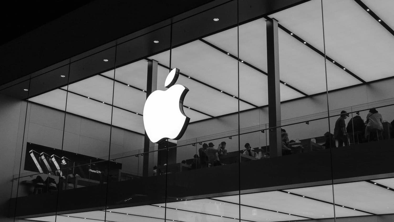 apple-trump-in-gomruk-rusumlarindan-sikayetlenib