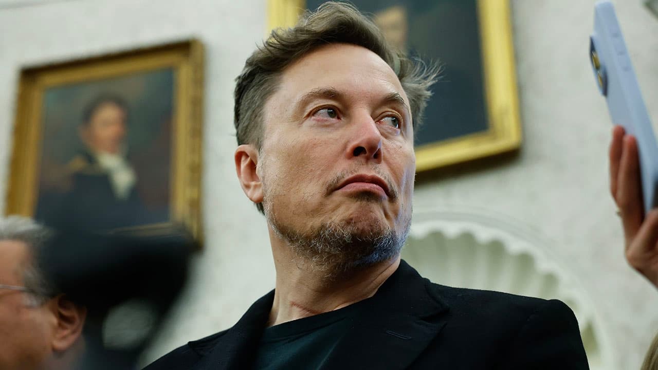 tesla-elon-musk-a-10-illik-ceo-vezifesi-ucun-1-trilyon-dollar-teklif-edib