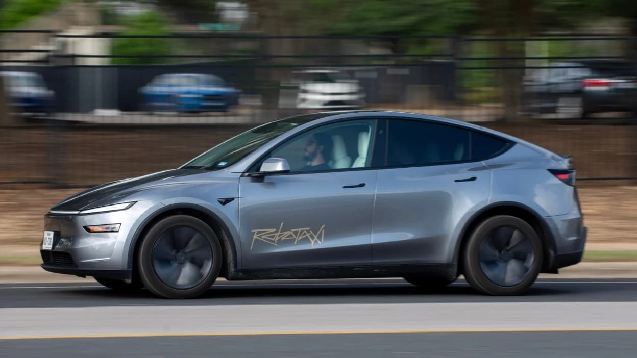 tesla-robotaxi-xidmetinin-ilk-sinaqlarinda-coxlu-sayda-problemler-yasanib