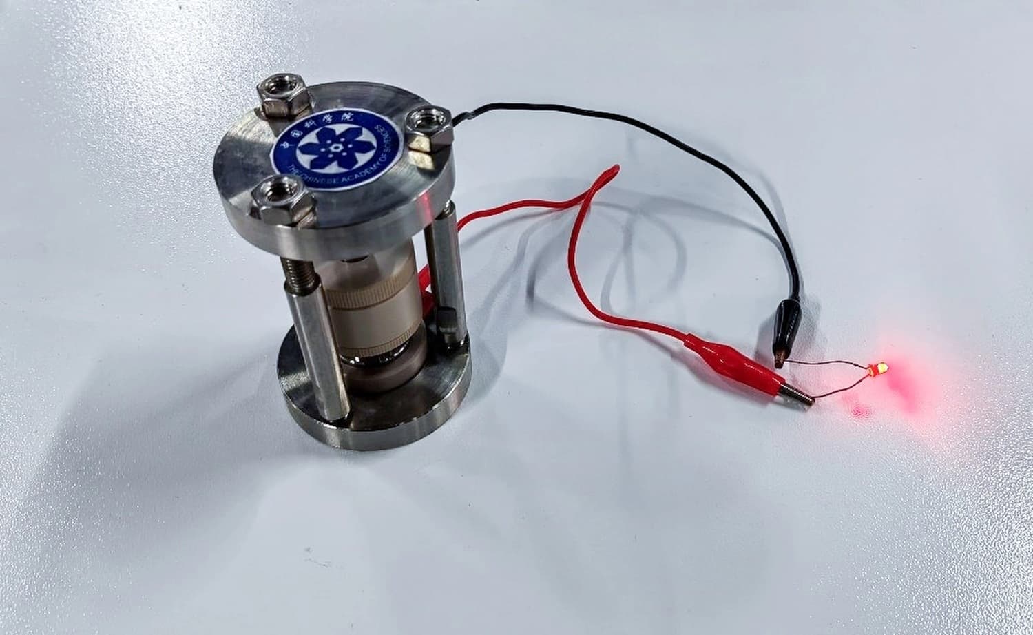 cinliler-litium-batareyalardan-6-defe-daha-hecmli-yeni-nov-ion-batareyasi-hazirlayiblar