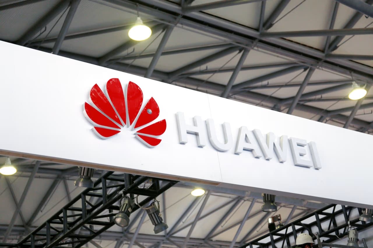 hakerler-huawei-nin-konfidensial-melumatlarini-elde-etdiklerini-bildiribler