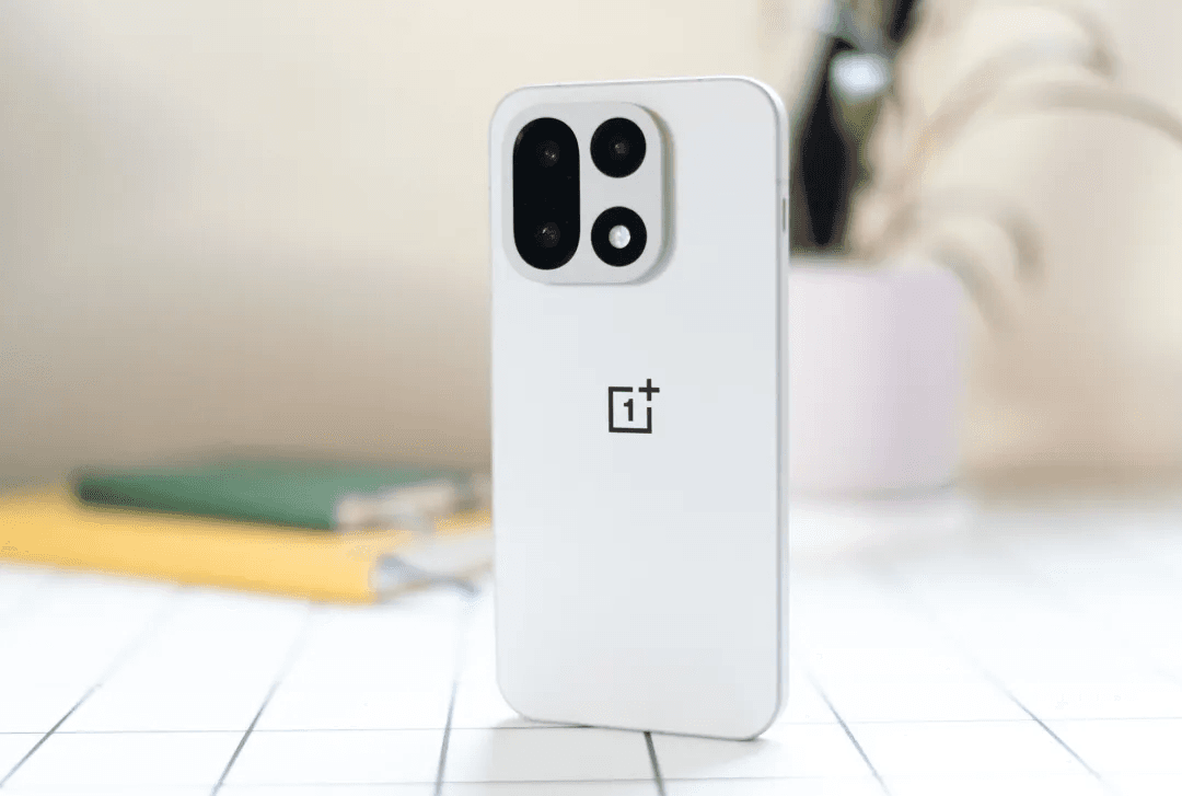 oneplus-15-abs-ucun-evvelceden-sifarise-acildi-qiymeti