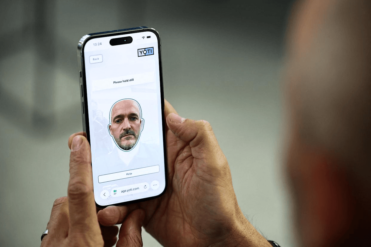 yas-tesdiqi-qanunlari-internet-azadligini-nece-mehdudlasdirir