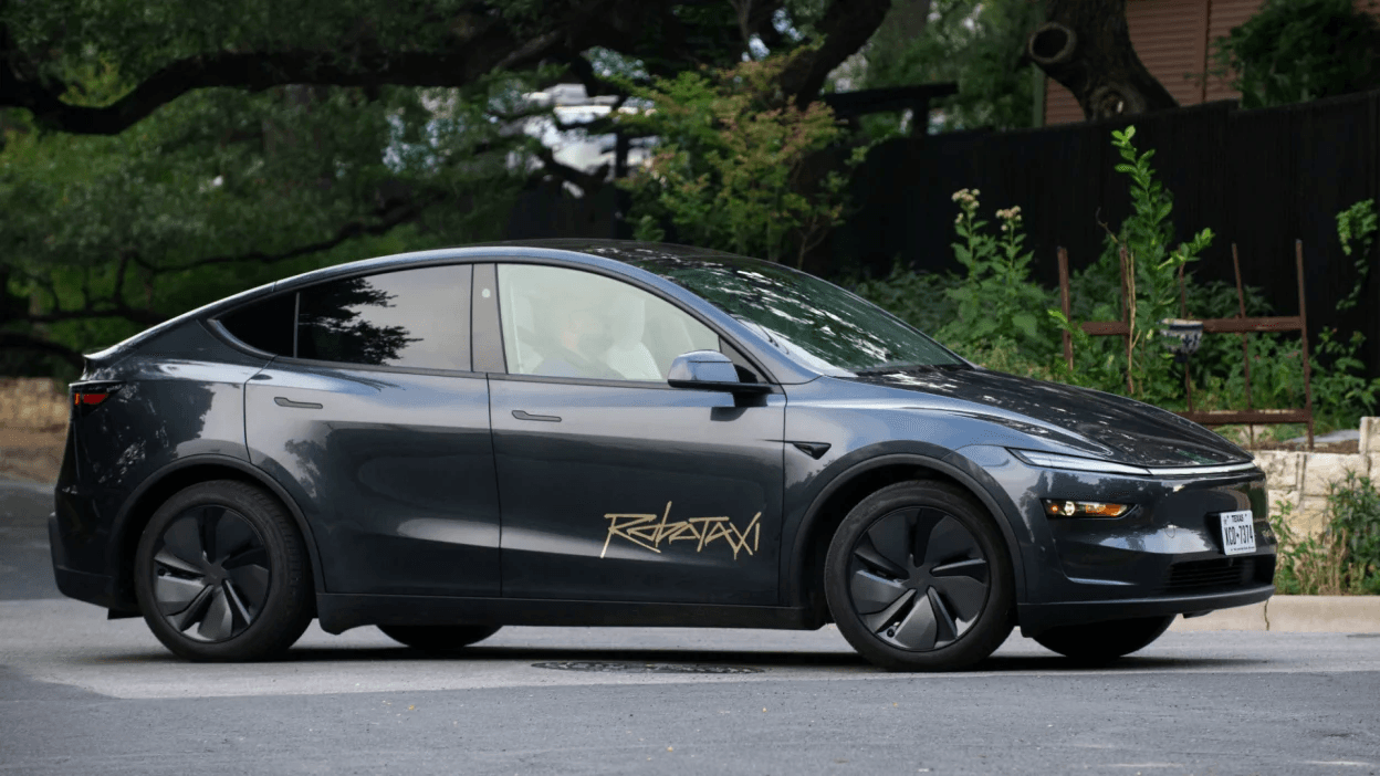 tesla-robotaksileri-austin-kucelerinde-fealiyyete-baslayib