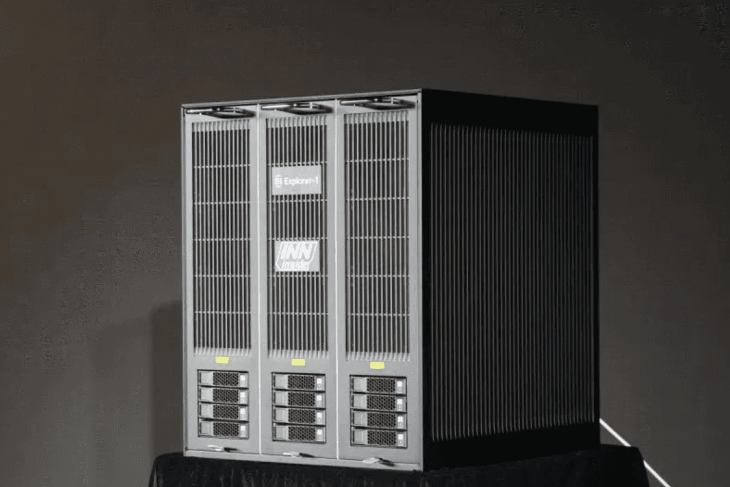 cinliler-insan-beyni-kimi-calisan-soyuducu-olcusunde-superkomputer-hazirlayiblar