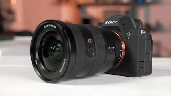 sony-dekabrda-yeni-a7-v-kamerani-teqdim-etmeye-hazirlasir