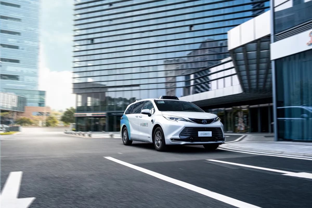 ponyai-2026-ci-ile-qeder-robotaksi-parkini-uc-defe-boyudecek