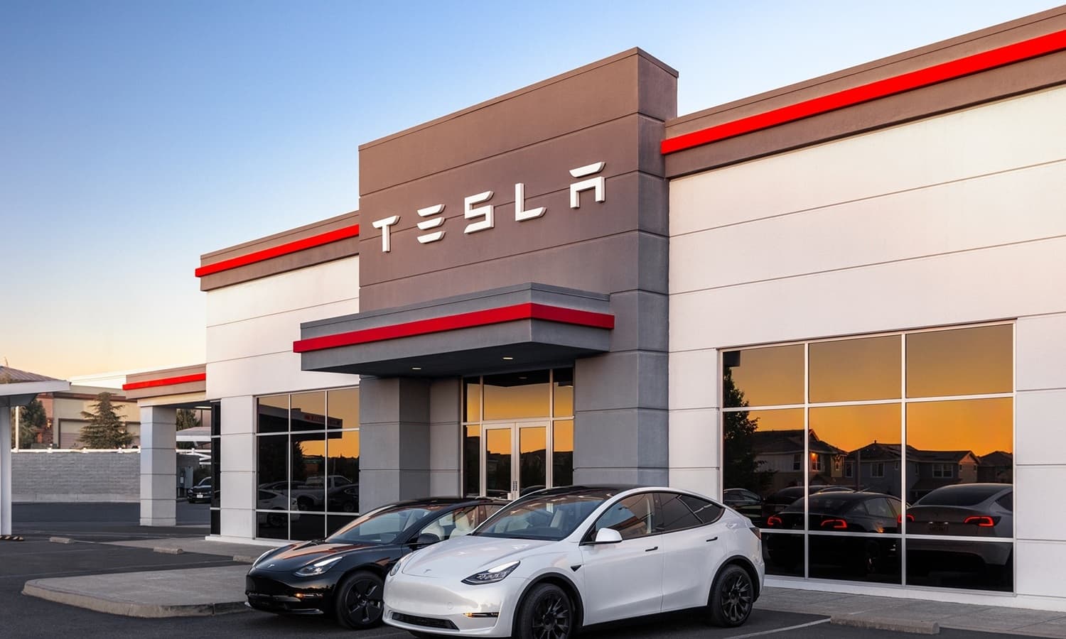 tesla-elektromobilinin-istiraki-ile-bas-vermis-olumcul-qeza-baresinde-detallari-gizledib