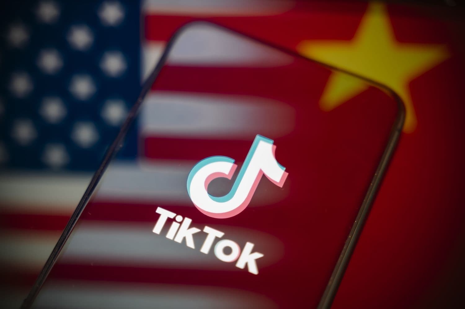 donald-trump-tiktok-u-abs-da-usaqlarin-namine-xilas-etmek-isteyir