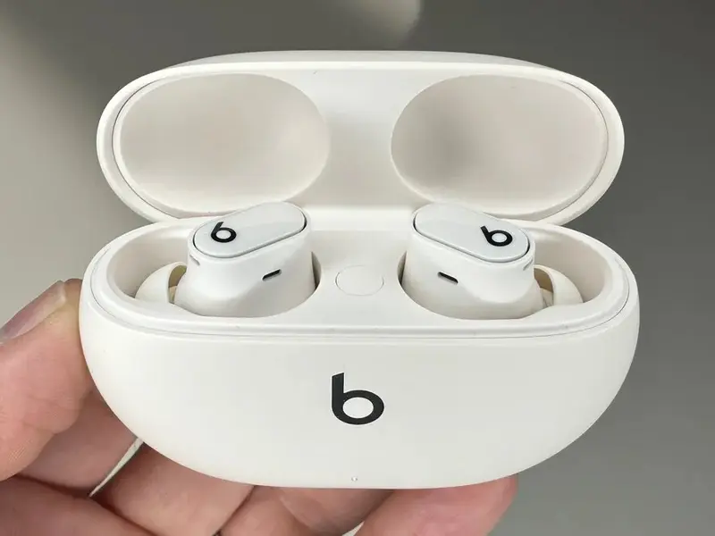 beats-solo-buds-naqilsiz-qulaqliginin-fotolari-teqdim-edilib