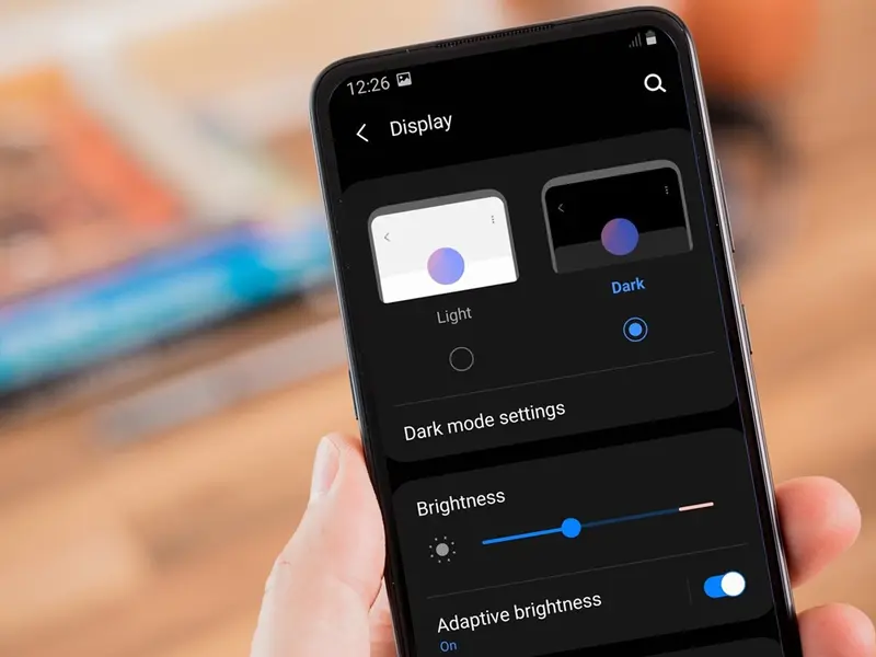 android-15-de-dark-mode-rejimini-desteklemeyen-tetbiqlerde-bu-rejimi-tetbiq-etmek-olacaq