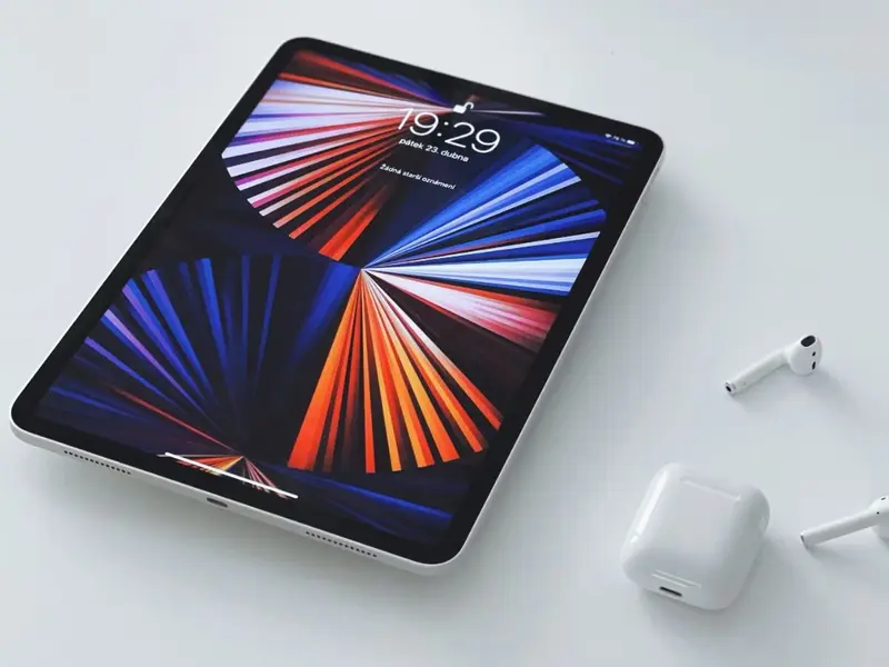 yeni-ipad-pro-bazarin-en-yaxsi-oled-ekranini-elde-edecek